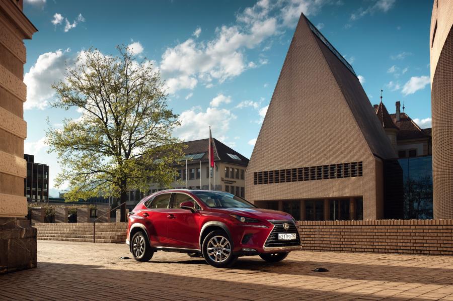 Lexus NX200 2018 года  (CIS) (фото 7 из 43)